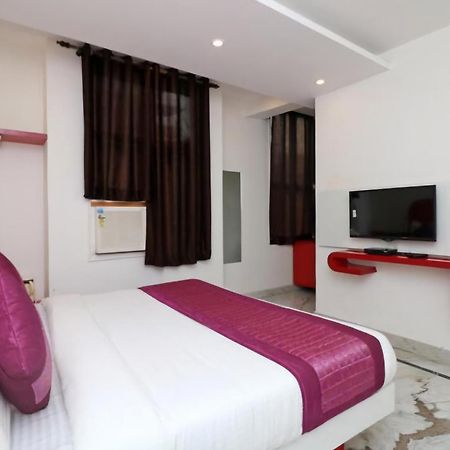 Hotel Leo Continental Нью-Дели Экстерьер фото