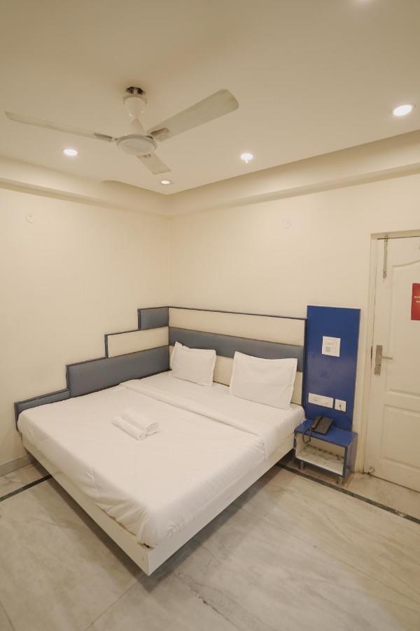 Hotel Leo Continental Нью-Дели Экстерьер фото