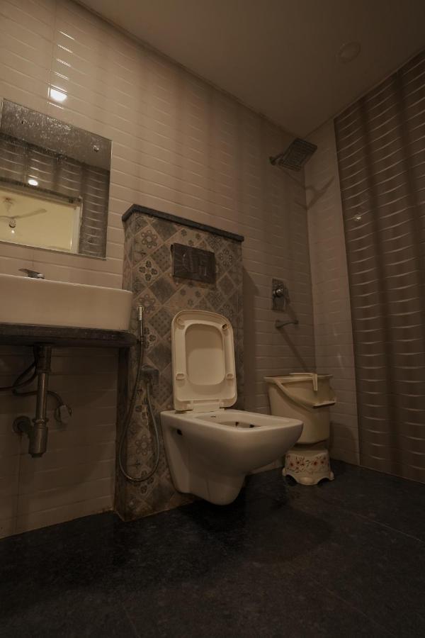 Hotel Leo Continental Нью-Дели Экстерьер фото