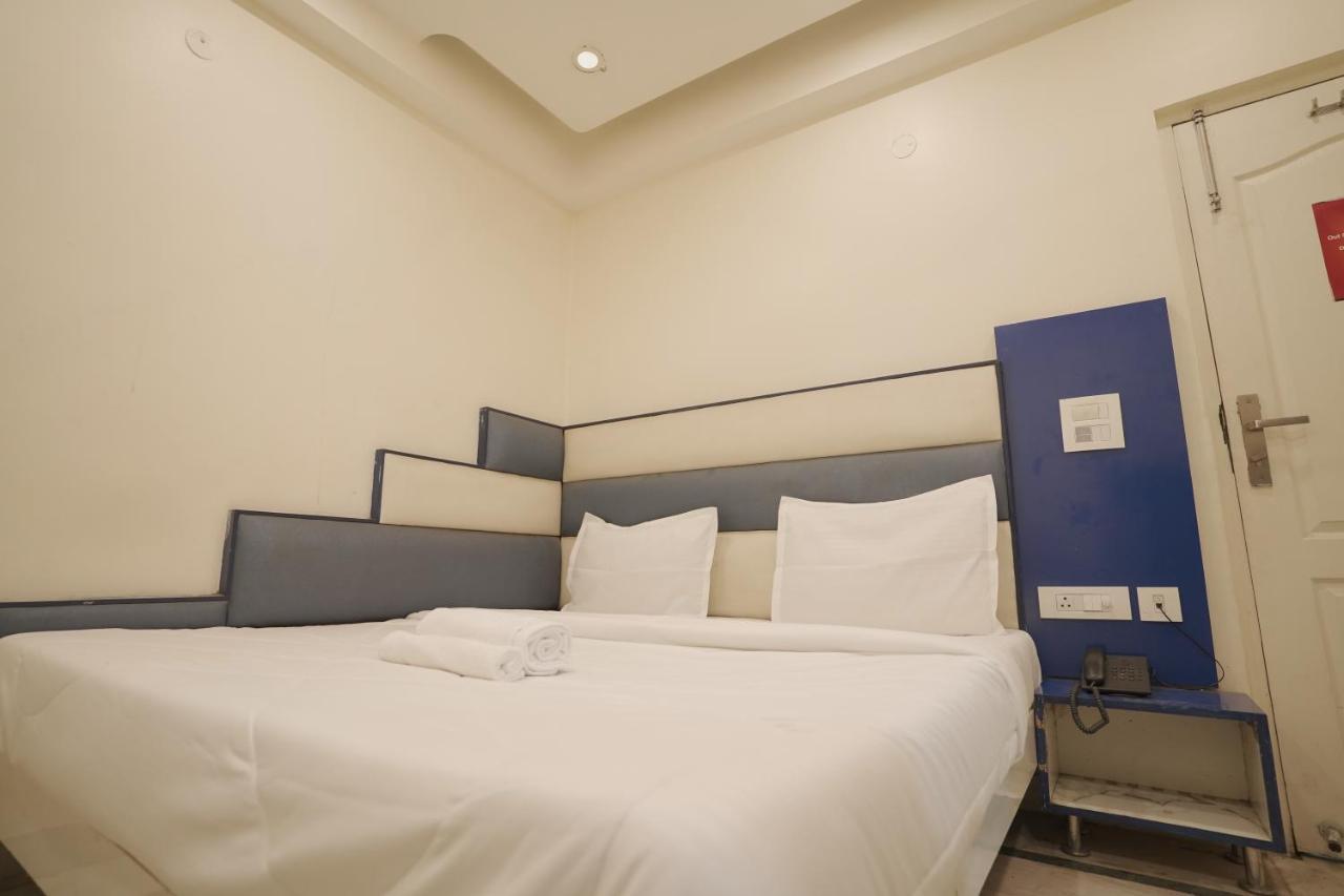 Hotel Leo Continental Нью-Дели Экстерьер фото