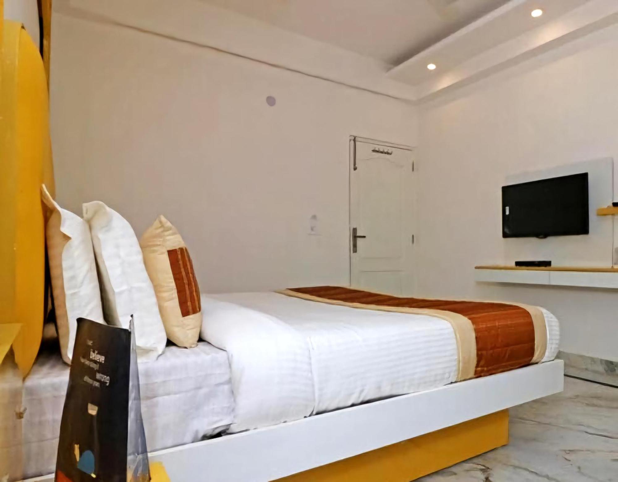Hotel Leo Continental Нью-Дели Экстерьер фото